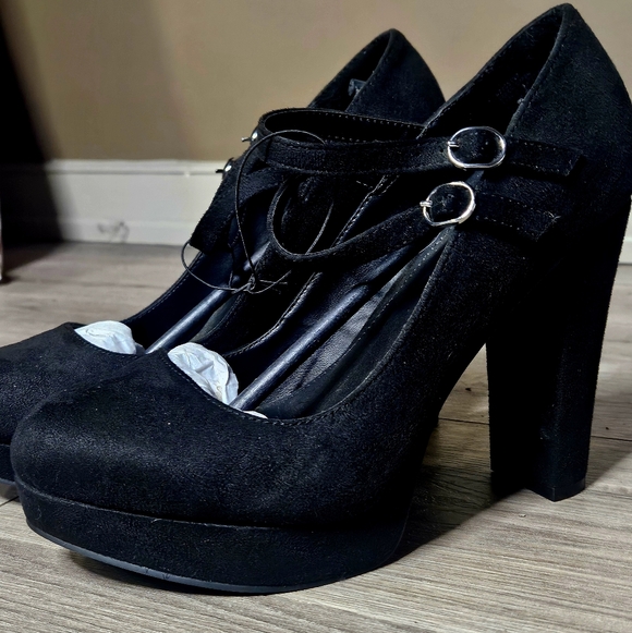 Torrid Black Platform Mary Jane Heels - Picture 5 of 7